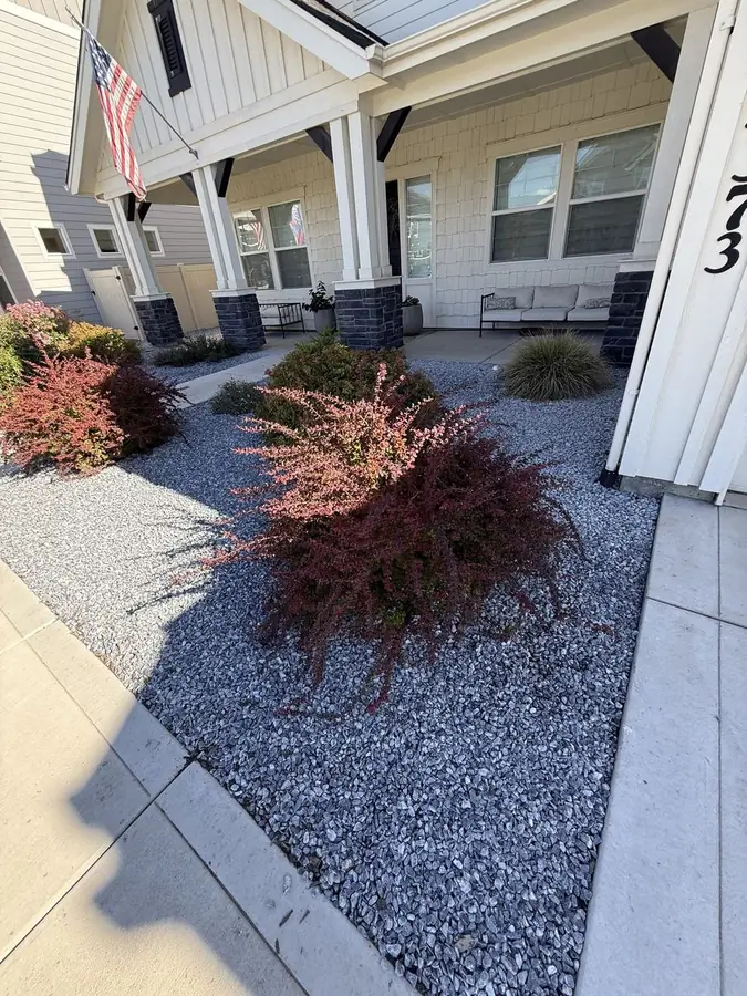 Finished blue gravel front yard - Meridian Idaho