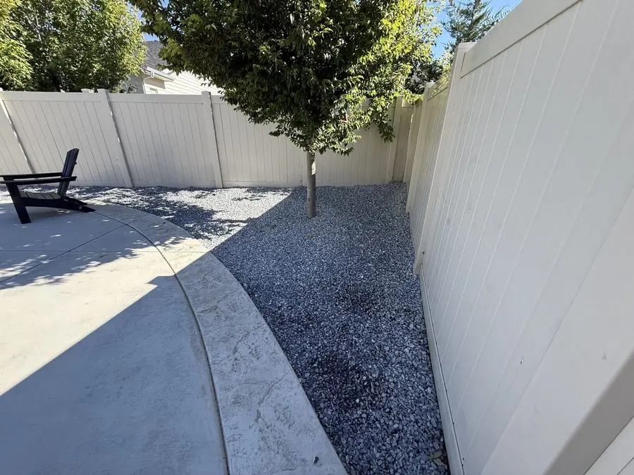 Finished backyard gravel border - Meridian Idaho